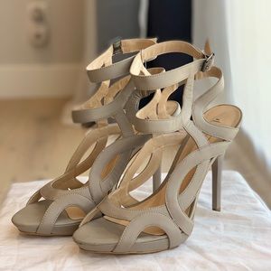 NEW. BCBG MAXAZRIA - TAUPE/GRAY HEELS